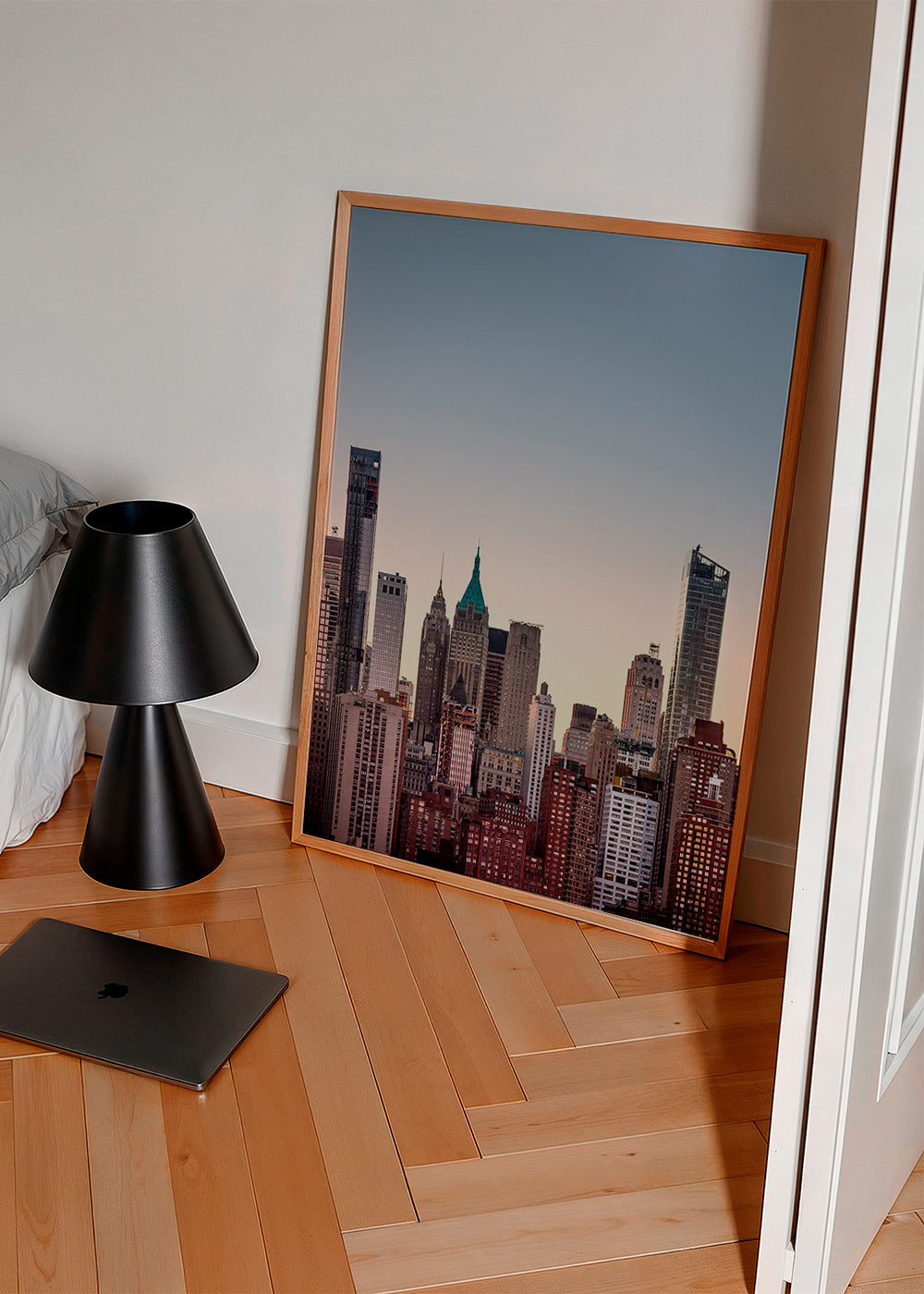 Byplakat med skyline ved skumring – Product2