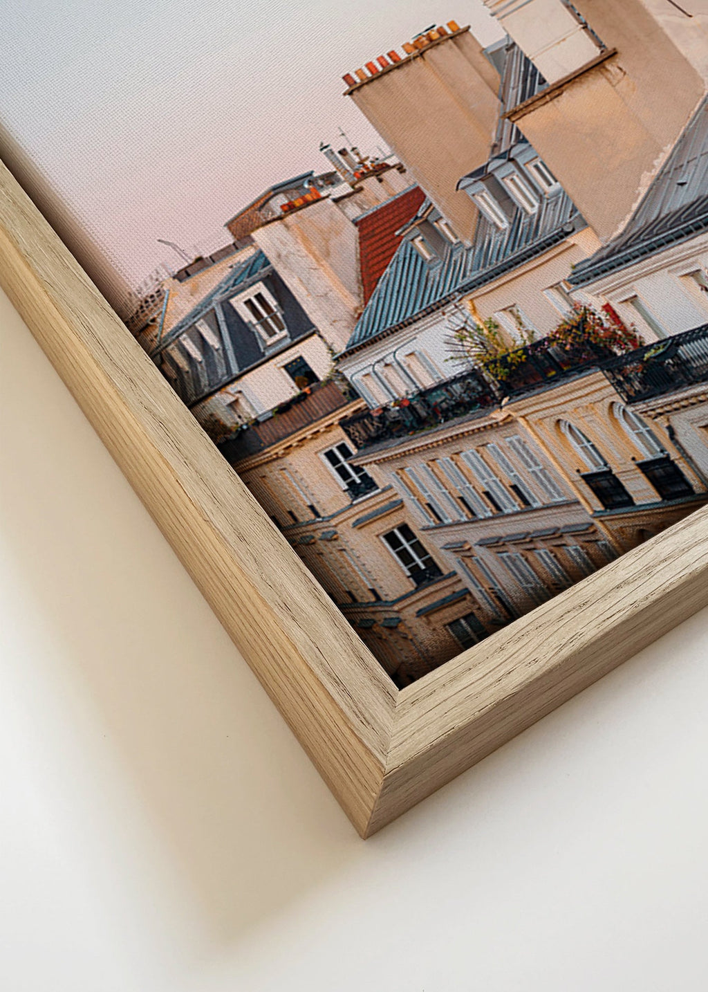 Byplakat med tage i morgengry – Canvas detail