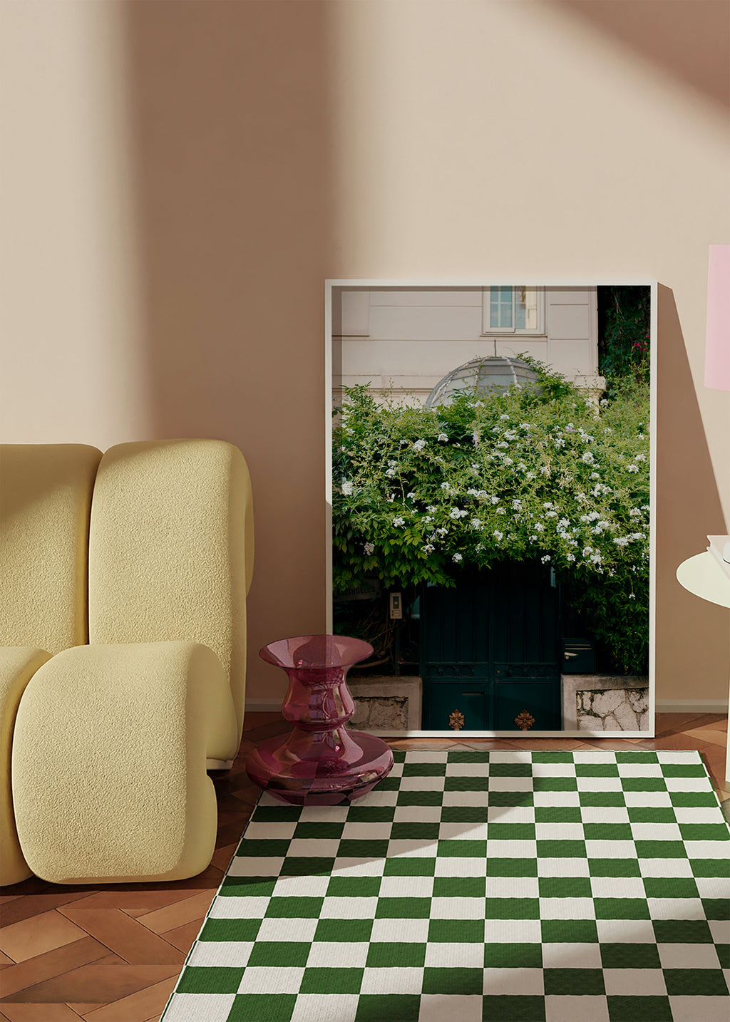 Botanisk plakat med hvid slyngplante ved port – Product2