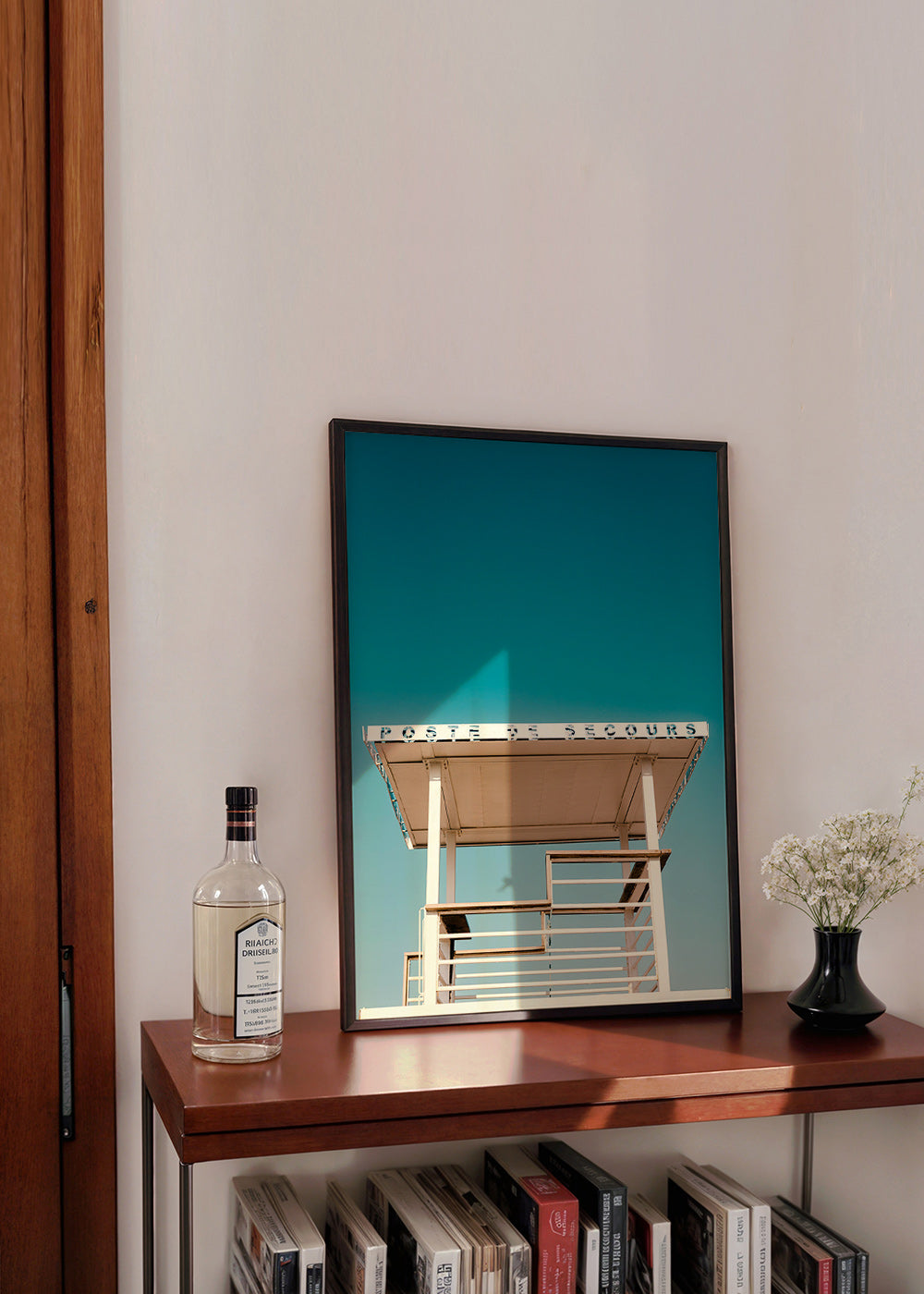 Fotografi af redningspost mod blå himmel – Product1