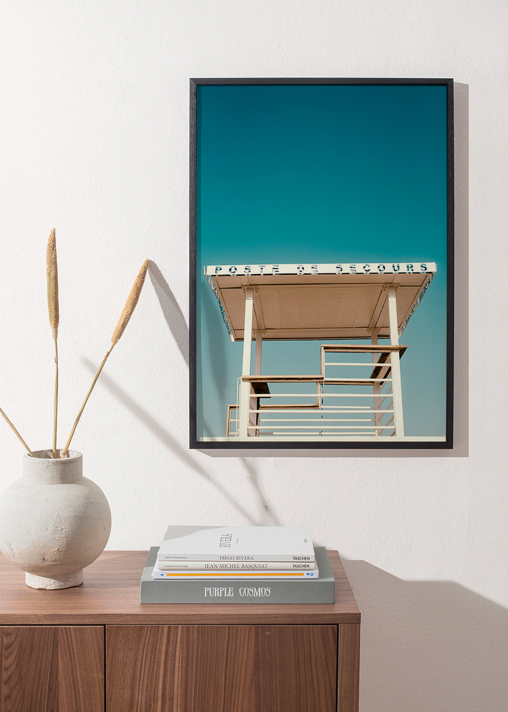 Fotografi af redningspost mod blå himmel – Product3