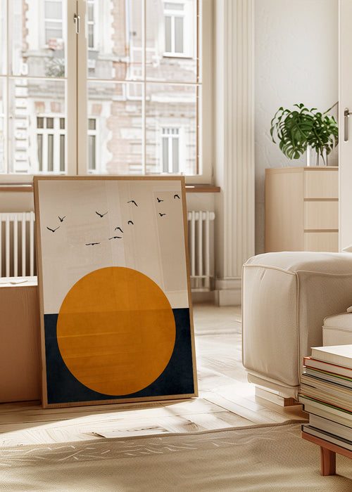 Geometrisk plakat med orange sol og fugle