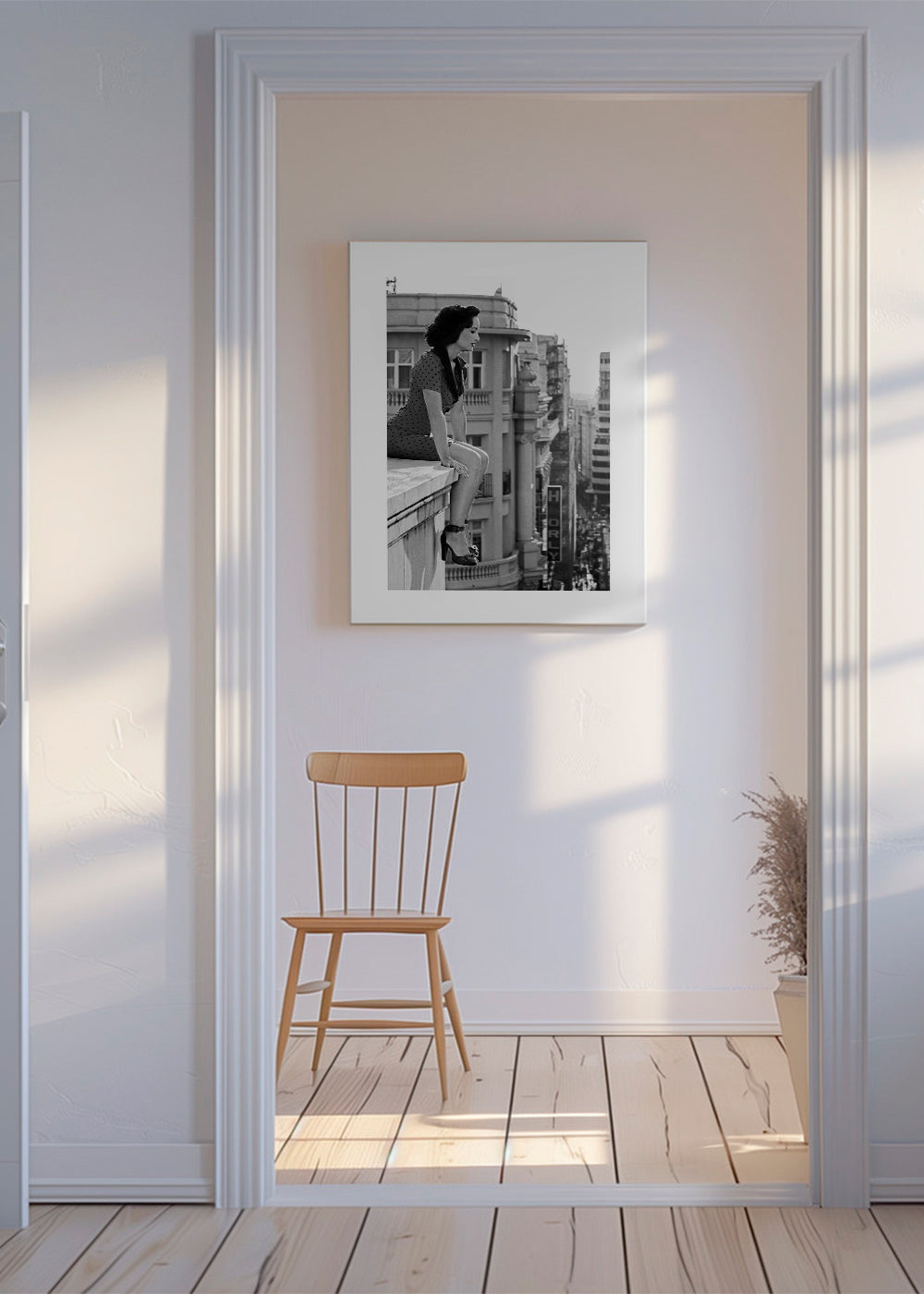 Sort-hvid fotografi af kvinde på bykant