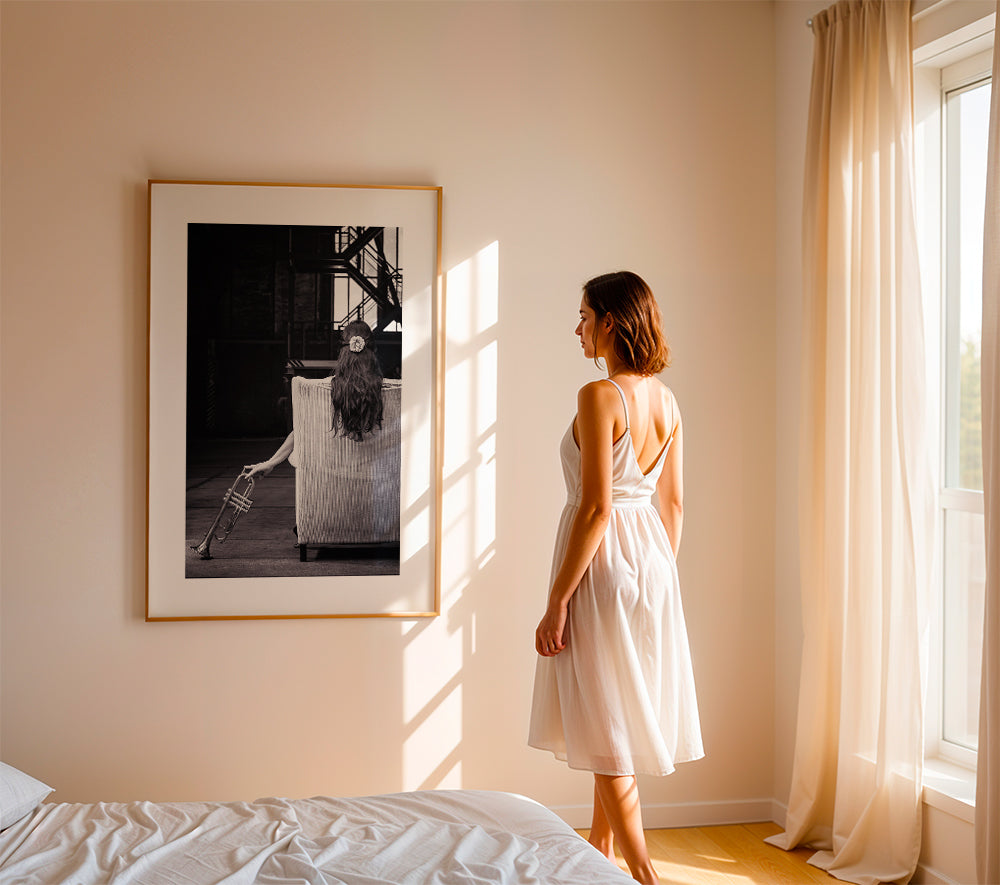 Fotografi af siddende musiker set bagfra med trompet