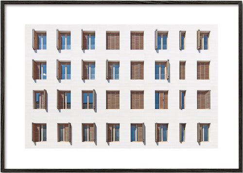 Køkkenkunst: geometrisk facade med gentagne vinduer