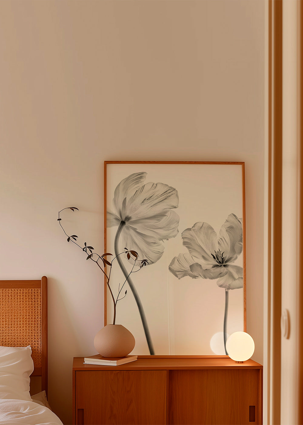 Botanisk plakat: tulipaner i sort-hvid