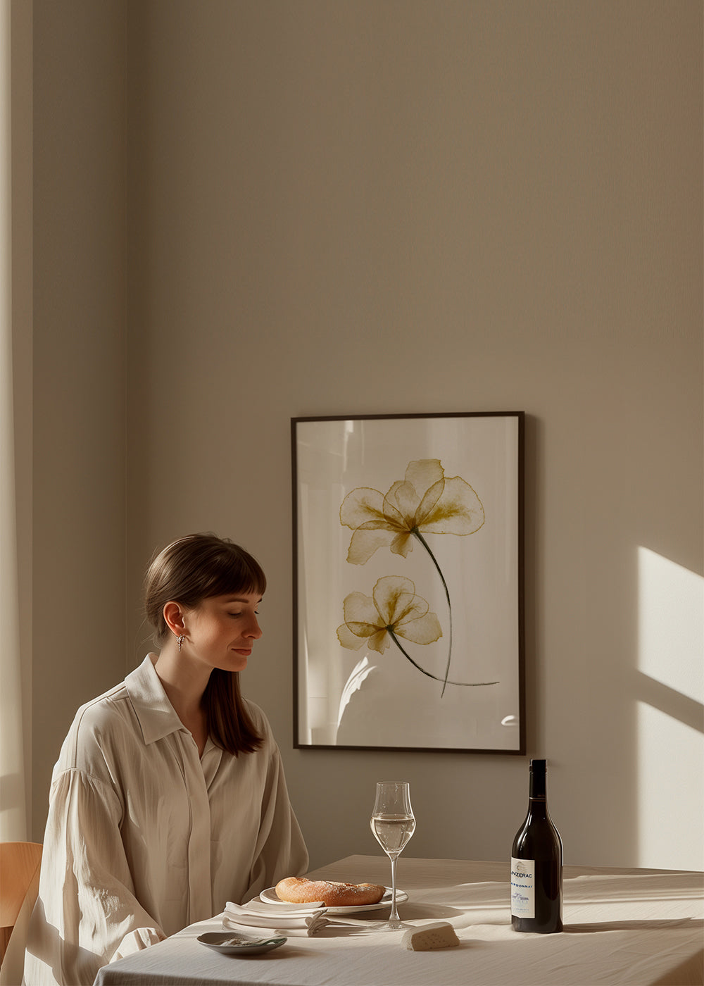 Botanisk plakat med pressede gyldne blomster