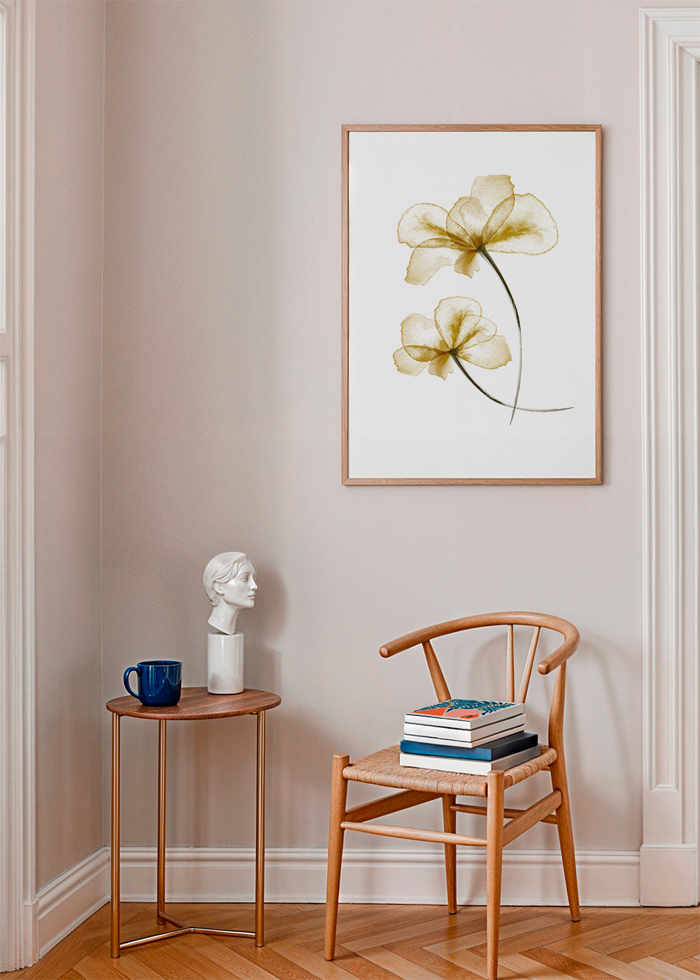 Botanisk plakat med pressede gyldne blomster