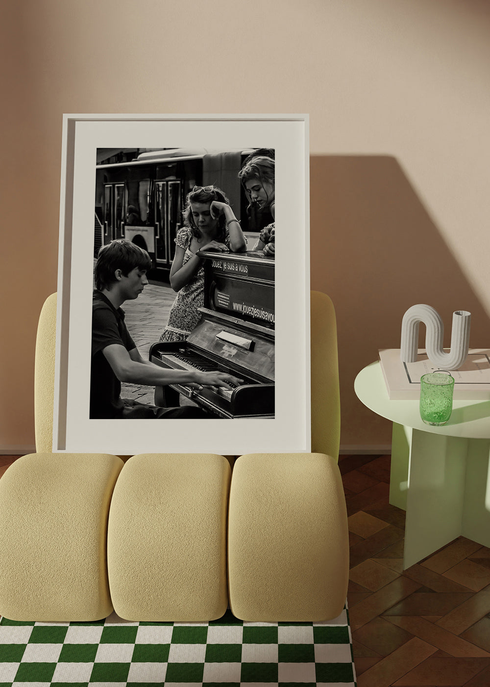 Gadefotografi: pianist ved sporvognen