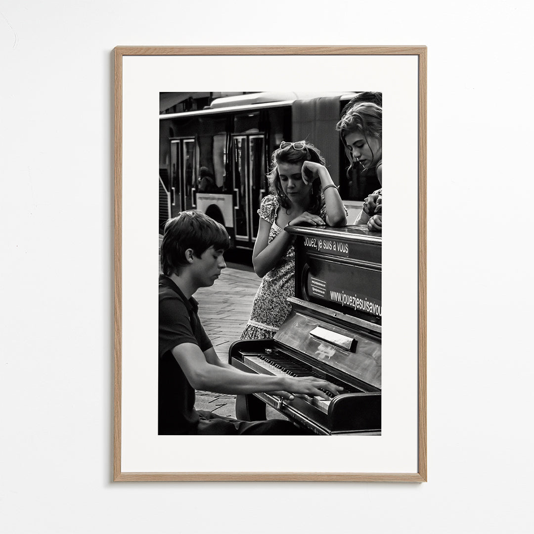 Gadefotografi: pianist ved sporvognen