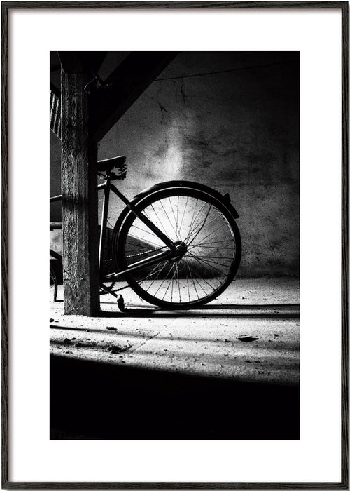 Fotografi af cykel indendørs