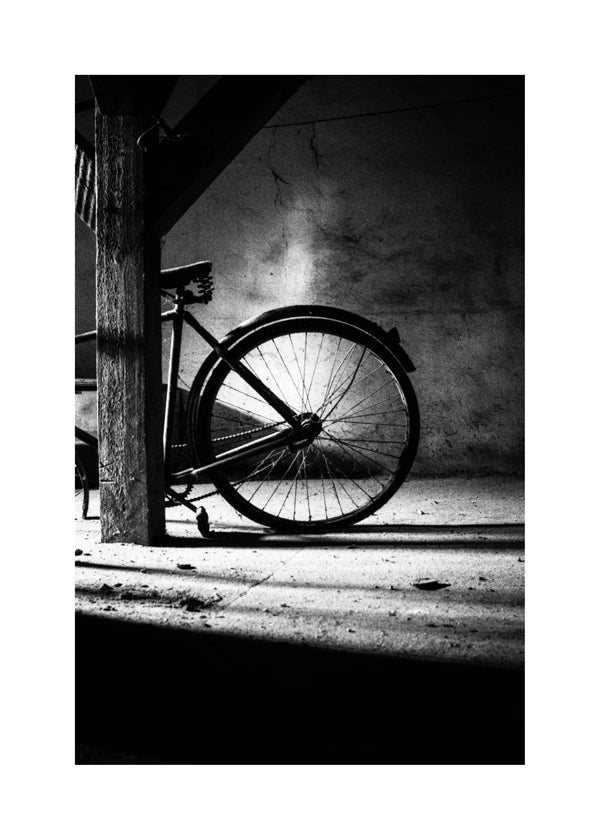 Fotografi af cykel indendørs