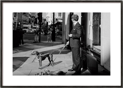 Gadefoto mand med hund