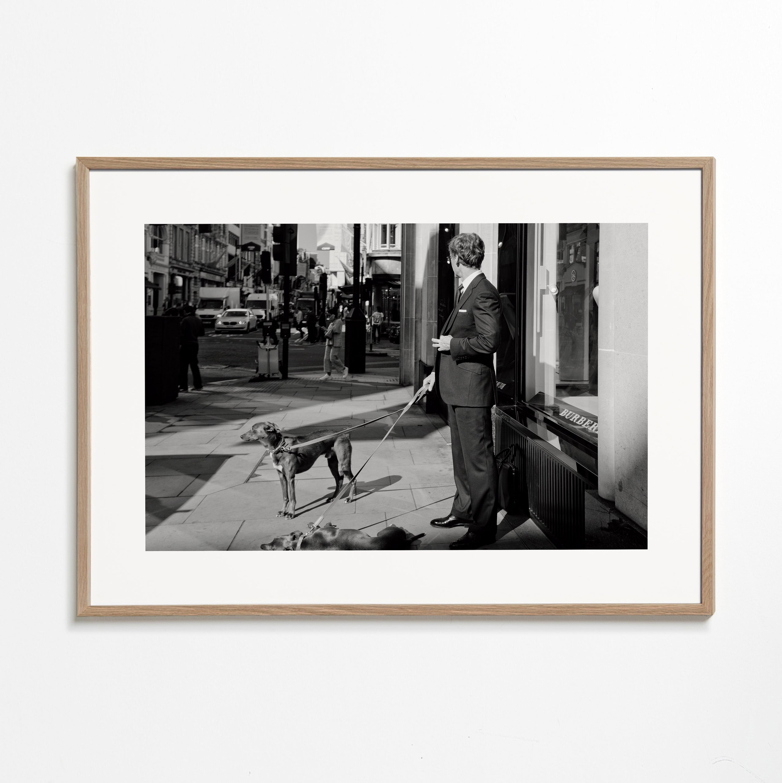 Gadefoto mand med hund