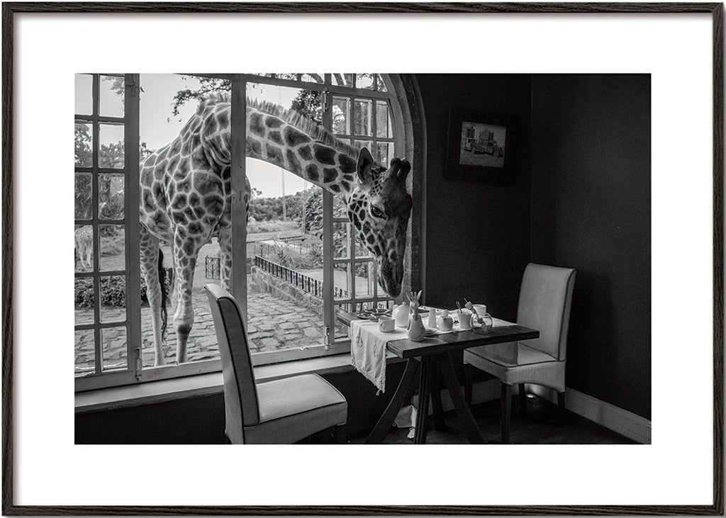Kunst giraff ved bordet
