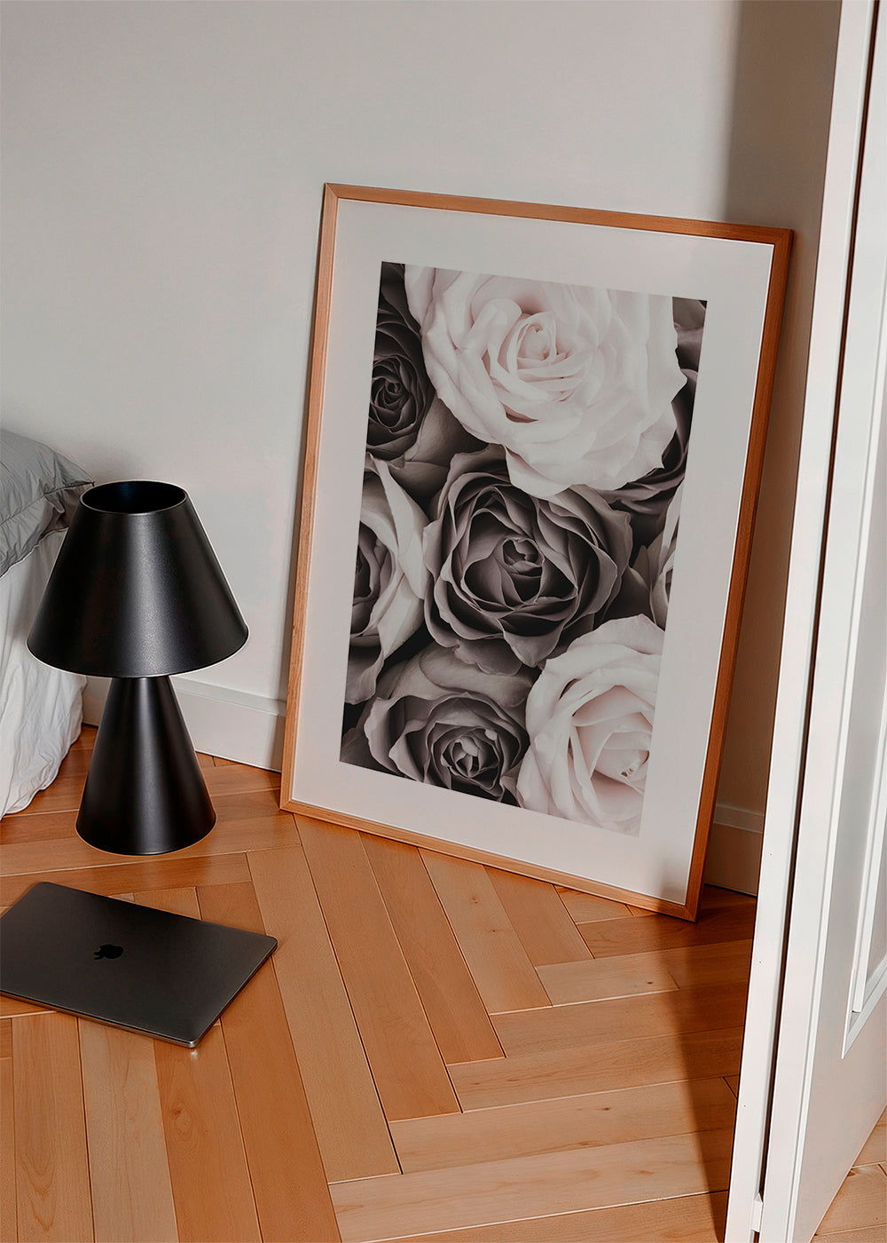 Botanisk plakat blege roser close-up