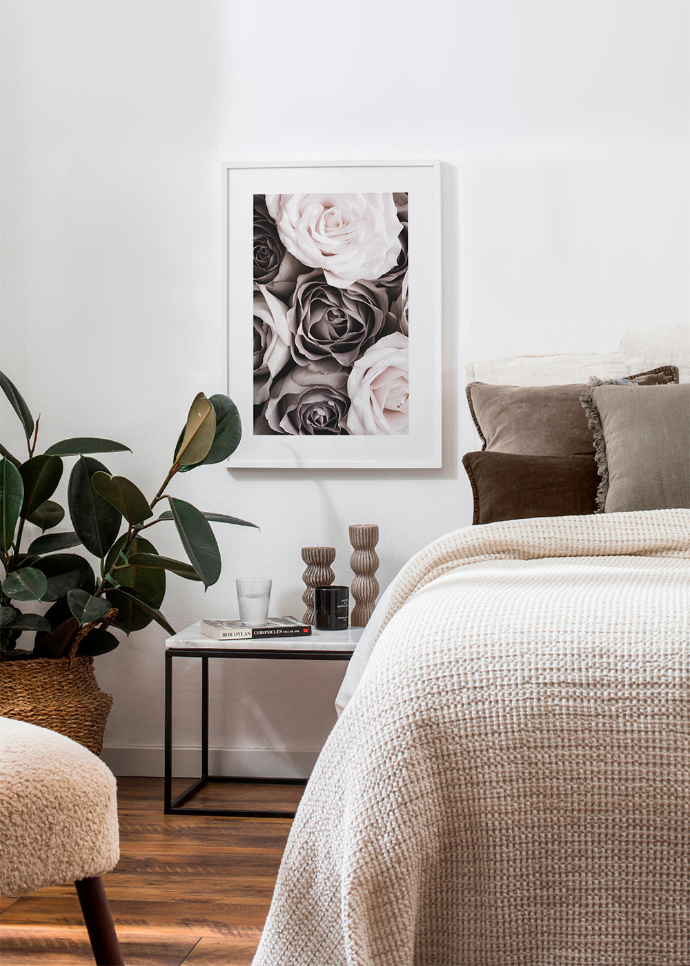 Botanisk plakat blege roser close-up
