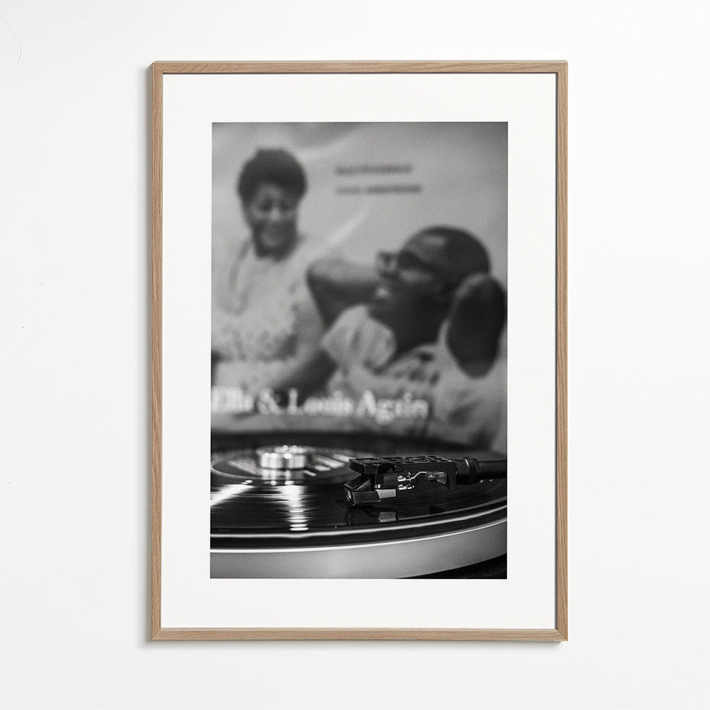 Vintage print: vinylplade og pladespiller tæt på