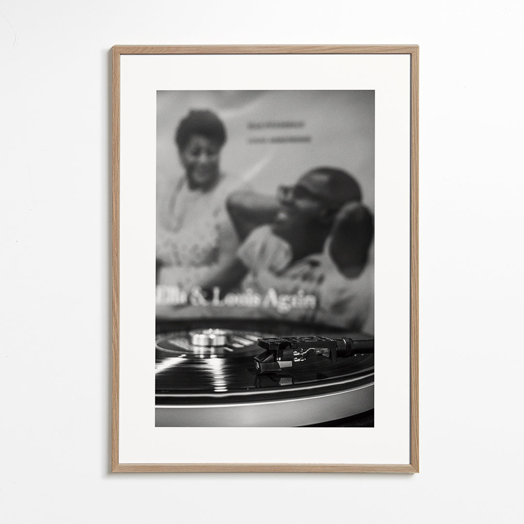 Vintage print: vinylplade og pladespiller tæt på