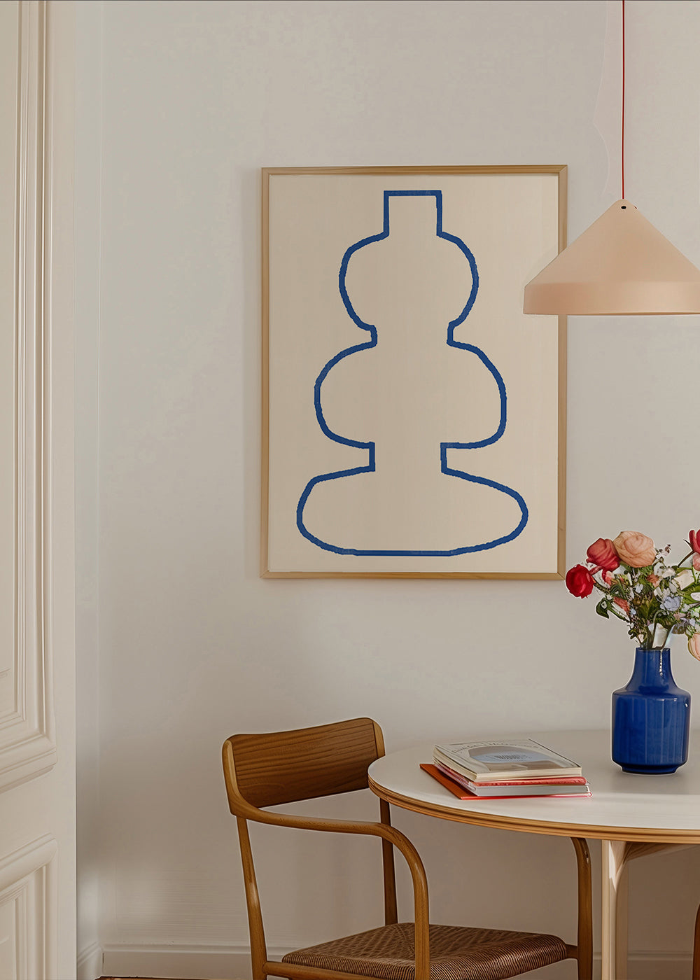 Minimalistisk billede med blå kontur