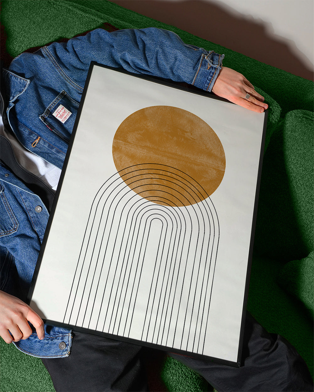 Geometrisk plakat med okkerbue