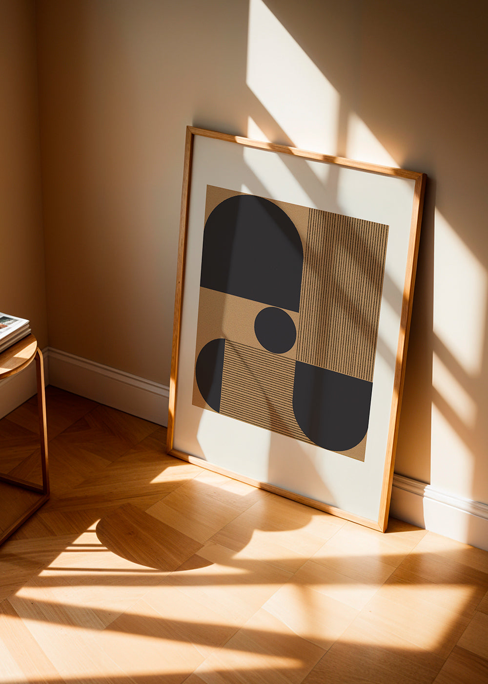 Geometrisk plakat med halvcirkler og bånd
