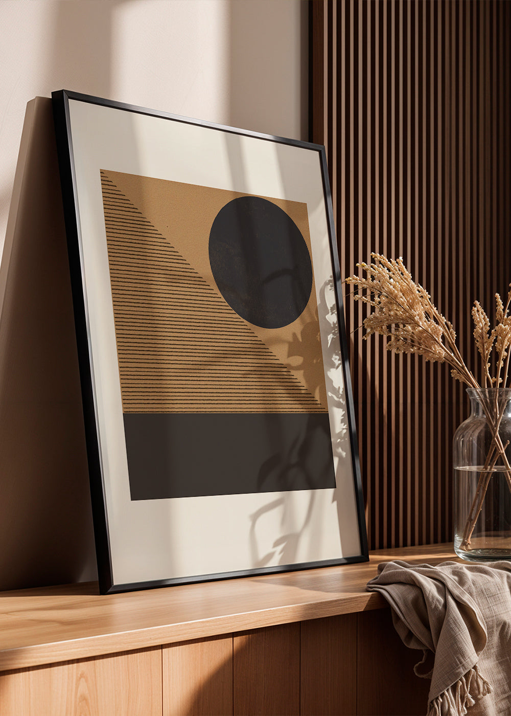 Geometrisk plakat med cirkel og diagonale streger