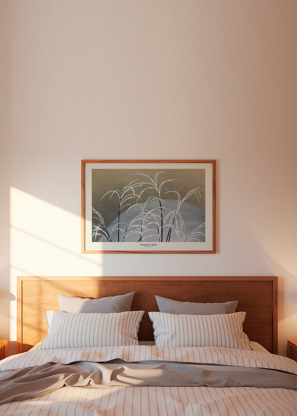Botanisk plakat: hvide siv foran blå bakke