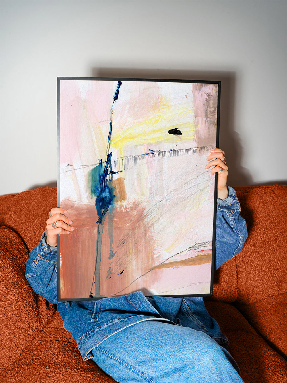 Abstrakt pastelværk med vertikal streg