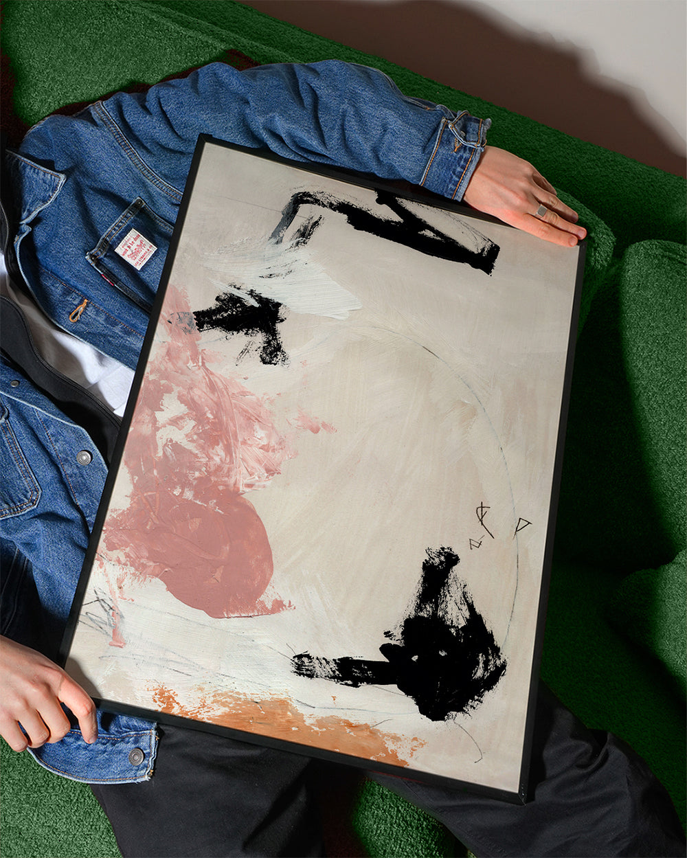 Abstrakt maleri: balletgestus i rosa og sort