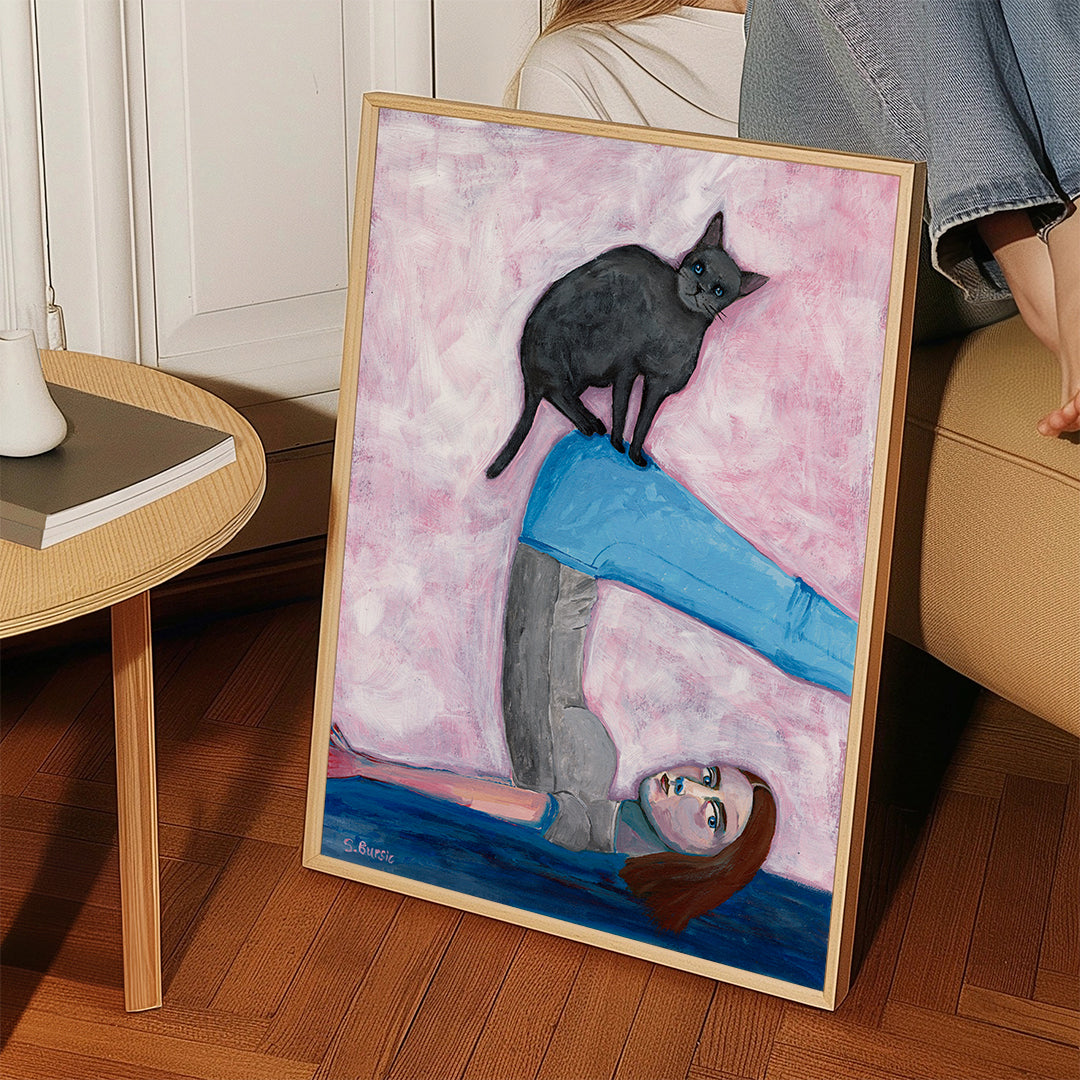 Afslappende design med yogastilling og kat