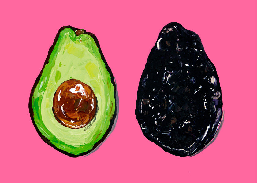 Køkkenkunst: avocado på lyserød baggrund