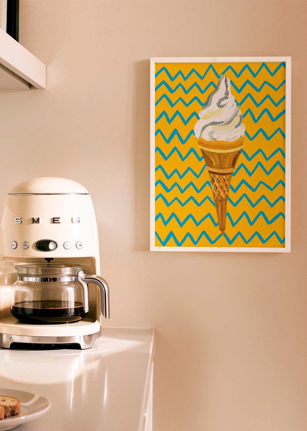 Køkkenkunst med is på gul zigzag