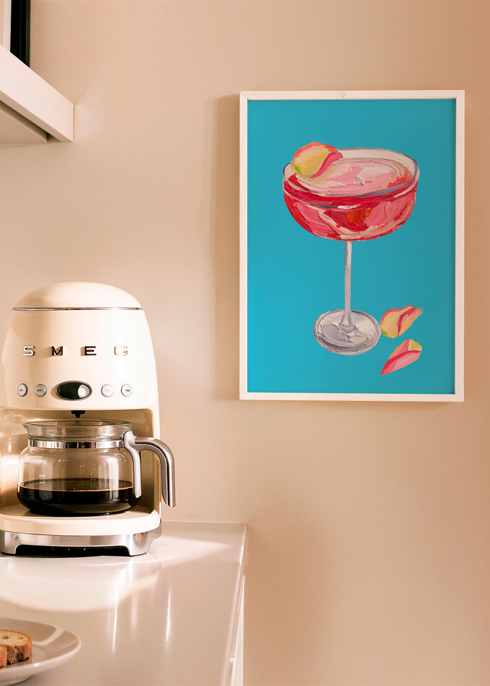 Køkkenkunst Rosa gin-cocktail på turkis