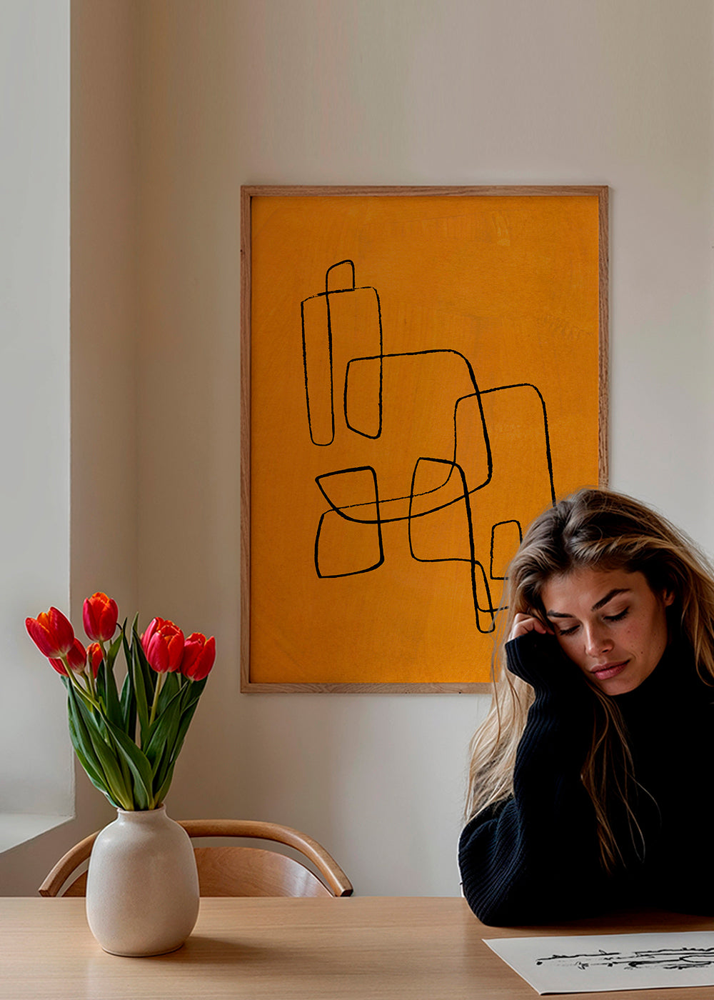Abstrakt billede sort streg på orange flade