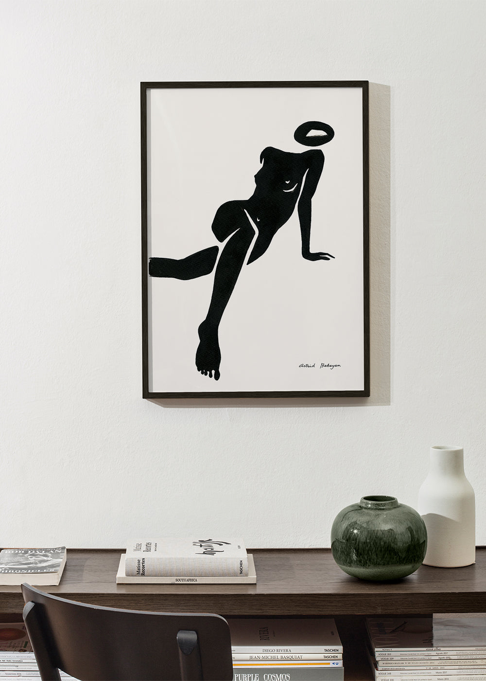 Sort-hvid kunst med liggende kvindesilhuet