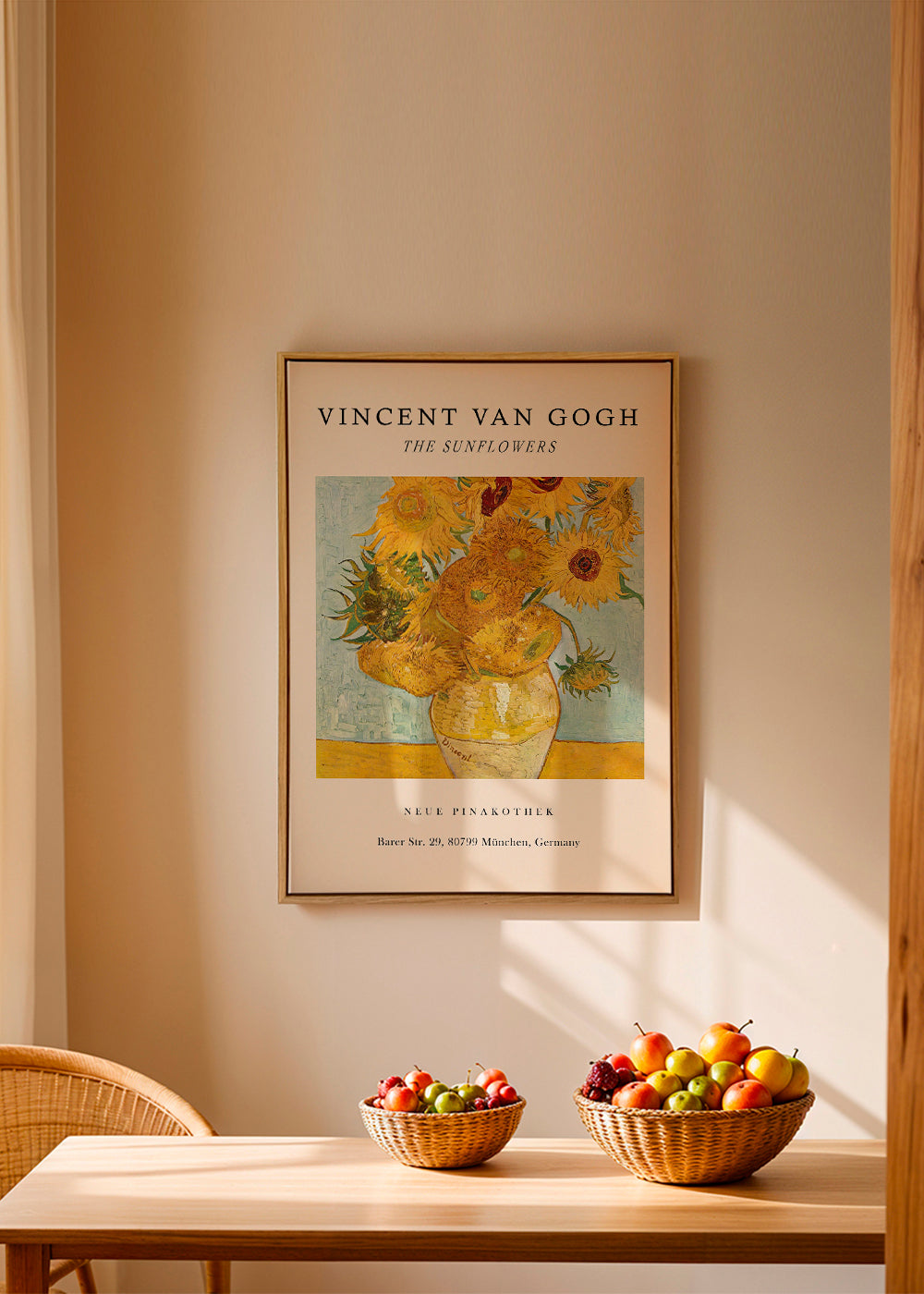 Botanisk plakat: Solsikker i gul vase