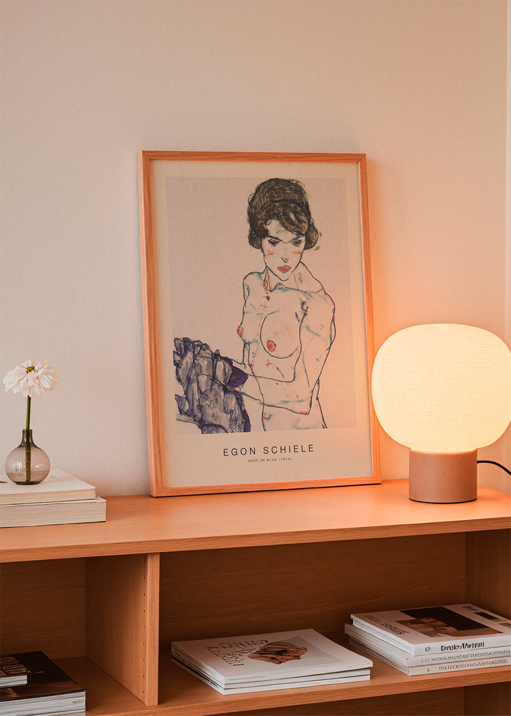 Illustration: kvindelig nøgen i ekspressiv linje
