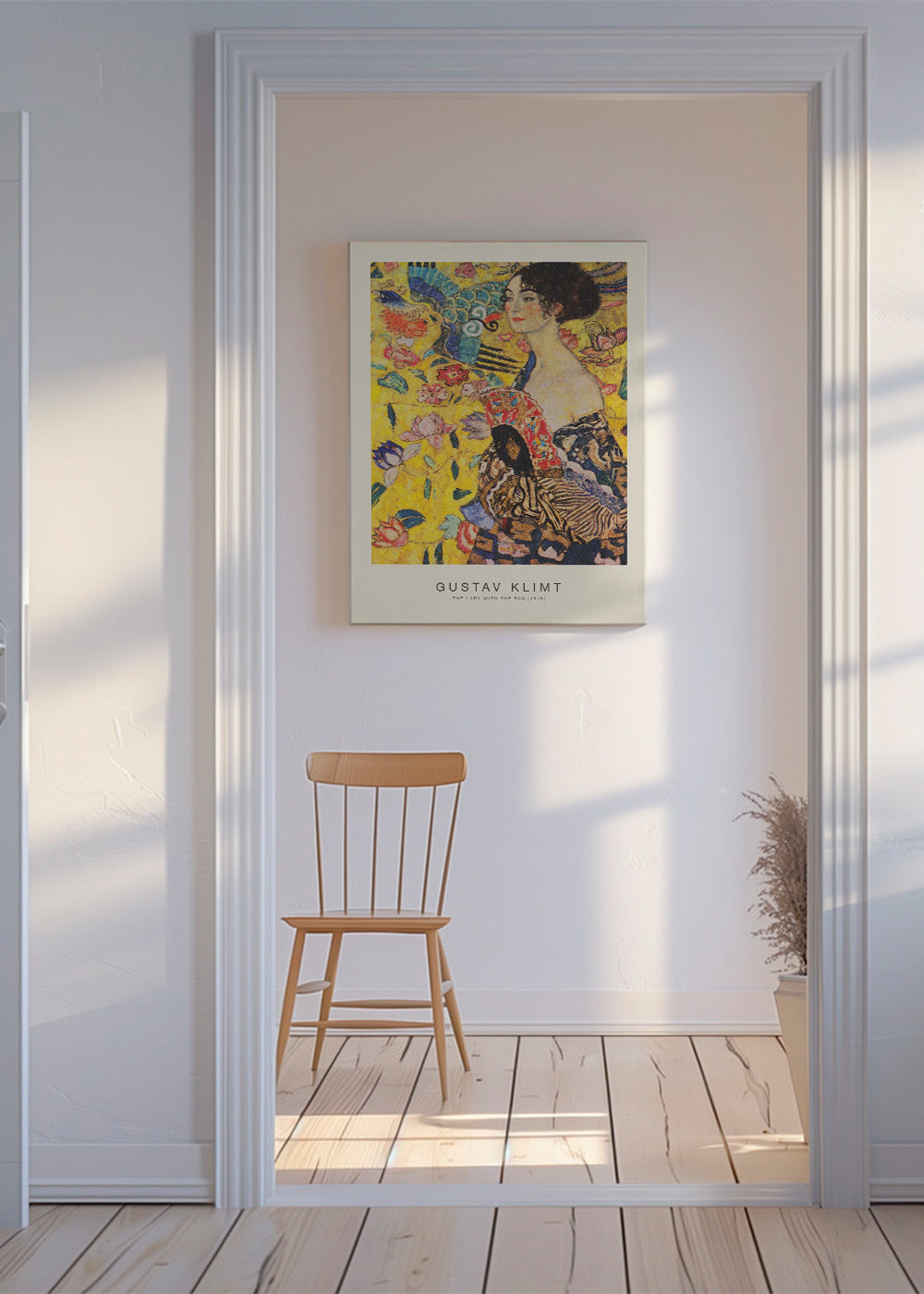 Vintage plakat: dame med vifte og blomstermotiver