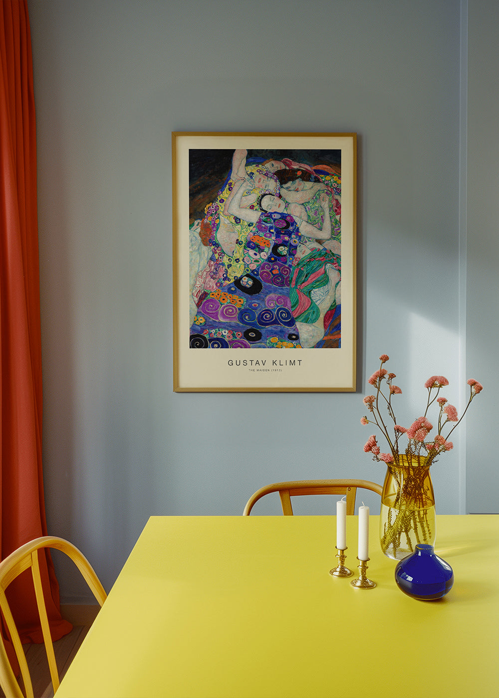 Vintage-plakat med ornamentale figurer inspireret af Klimt