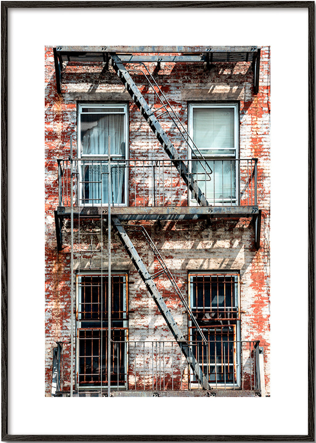 Fotografi af facade med brandstige – Black Frame