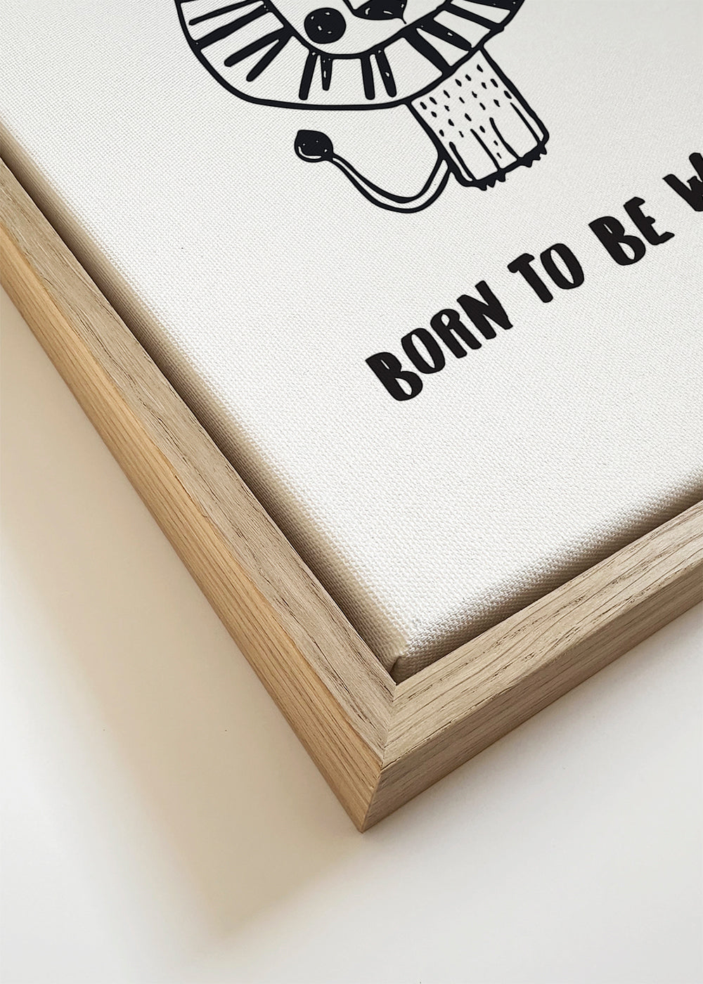 Minimalistisk løve-illustration 'Born to be wild'