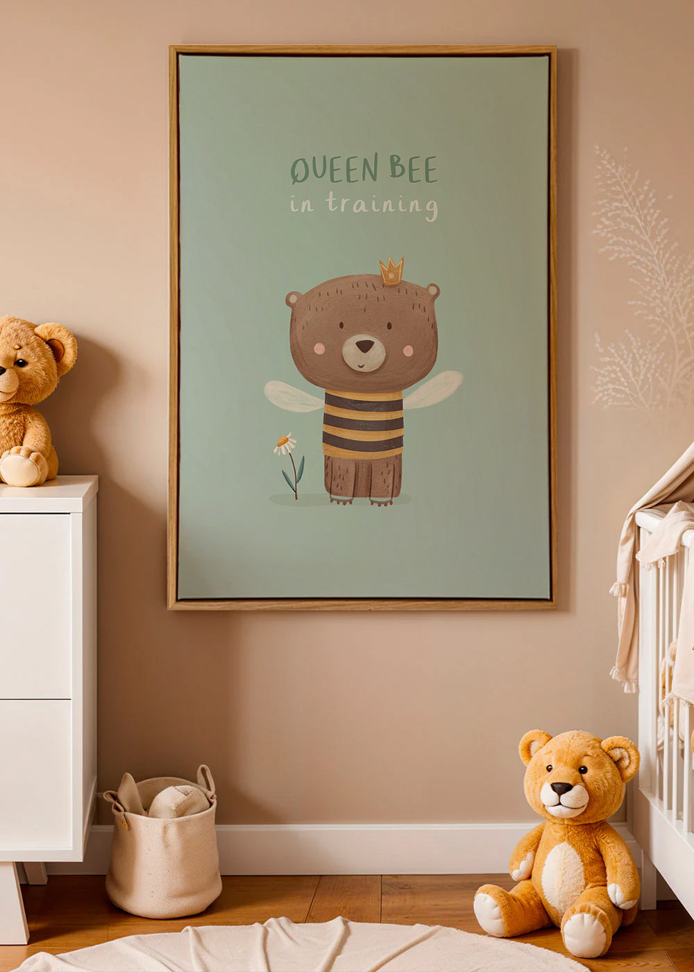 Børneplakat Bjørn 'Queen Bee' med krone