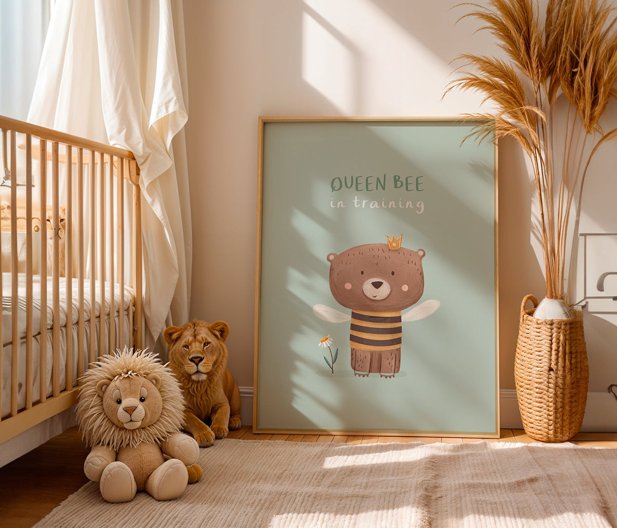 Børneplakat Bjørn 'Queen Bee' med krone