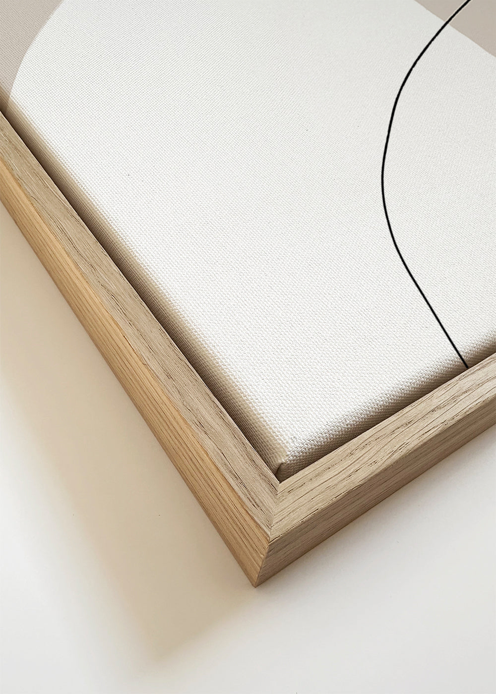 Minimalistisk design med organiske sorte og beige former