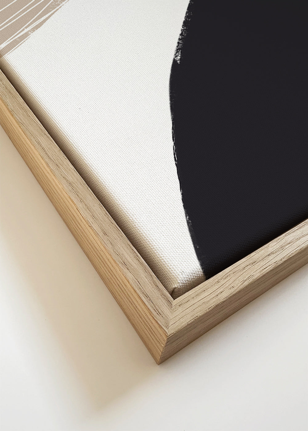 Minimalistisk kunst med organiske beige former