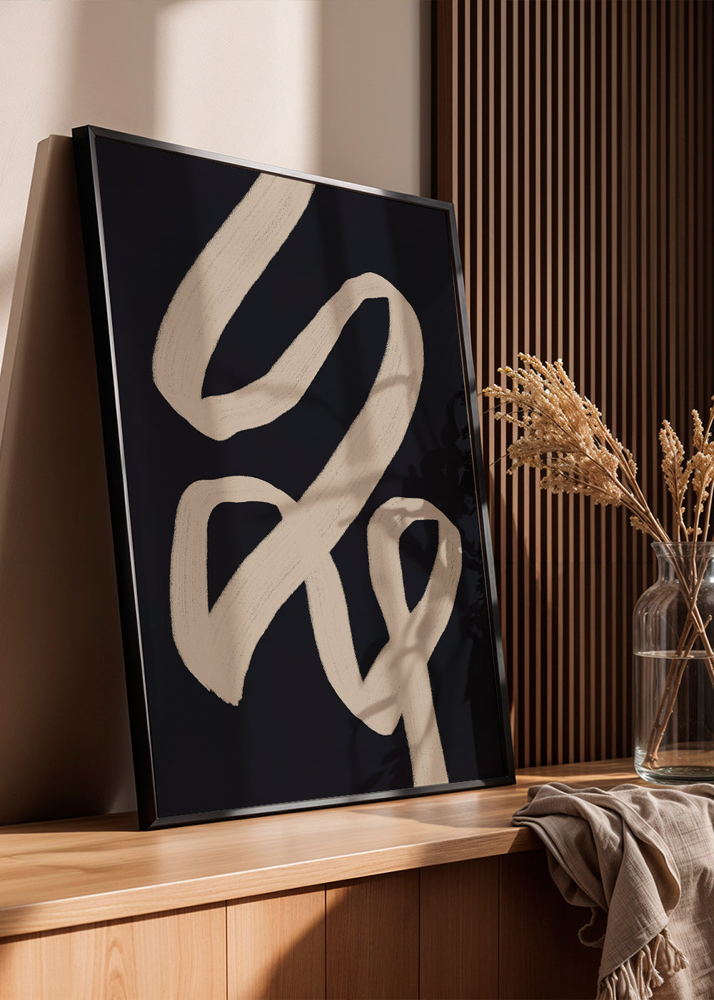 Abstrakt kunst beige streg på mørk baggrund