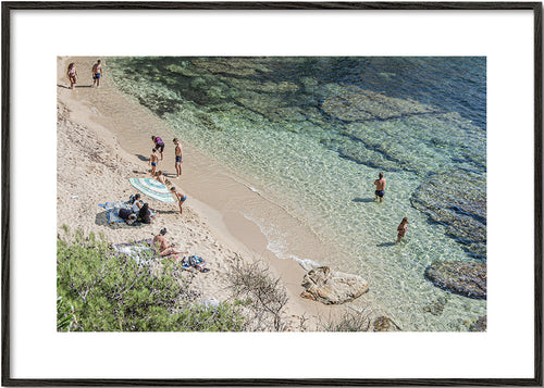 Landskabstryk: kyststrand set fra oven