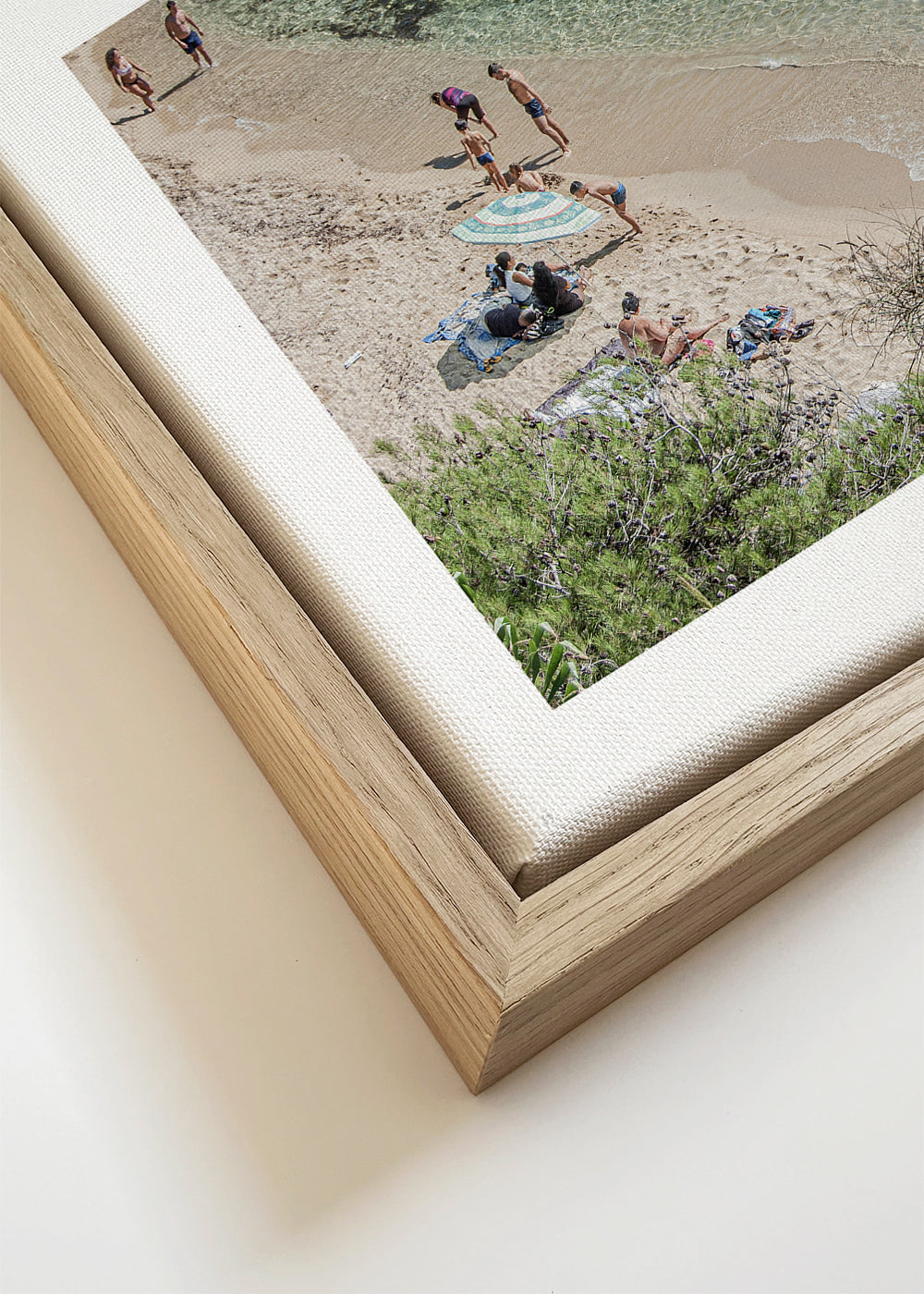 Landskabstryk: kyststrand set fra oven