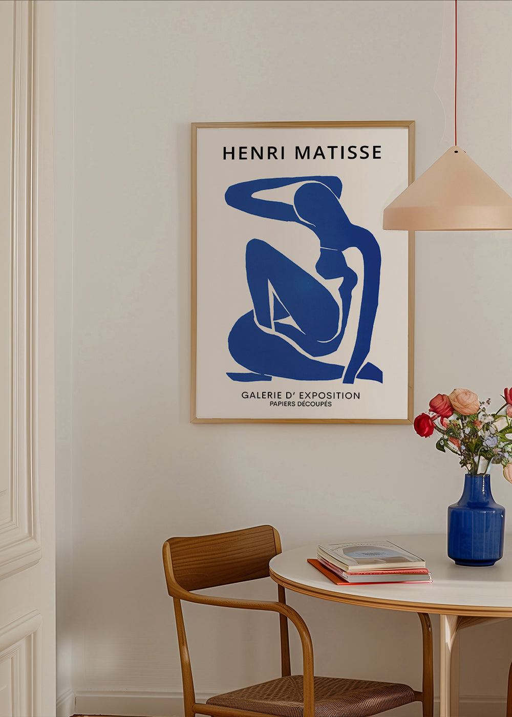 Illustration af blå kvindelig figur udskåret